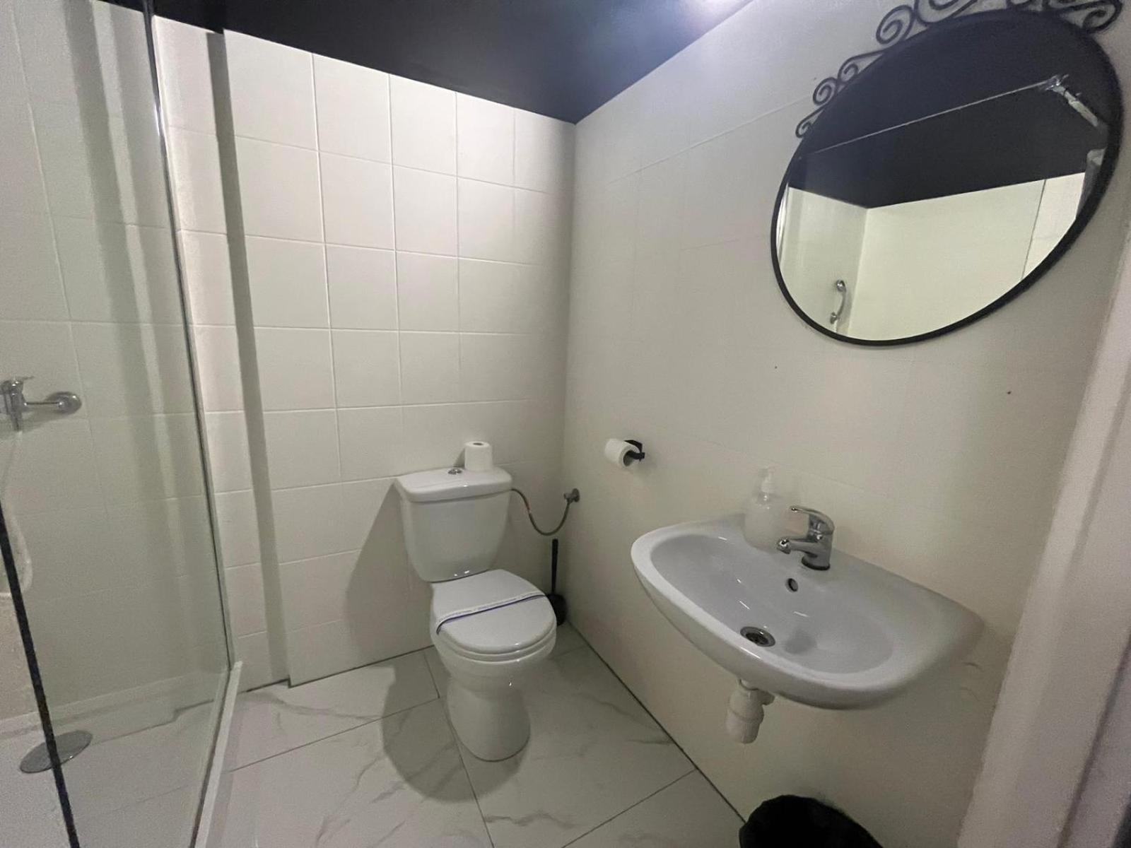 Grey Z Lazienka , Darmowy Parking, Zameldowanie Bezobslugowe Hostel *