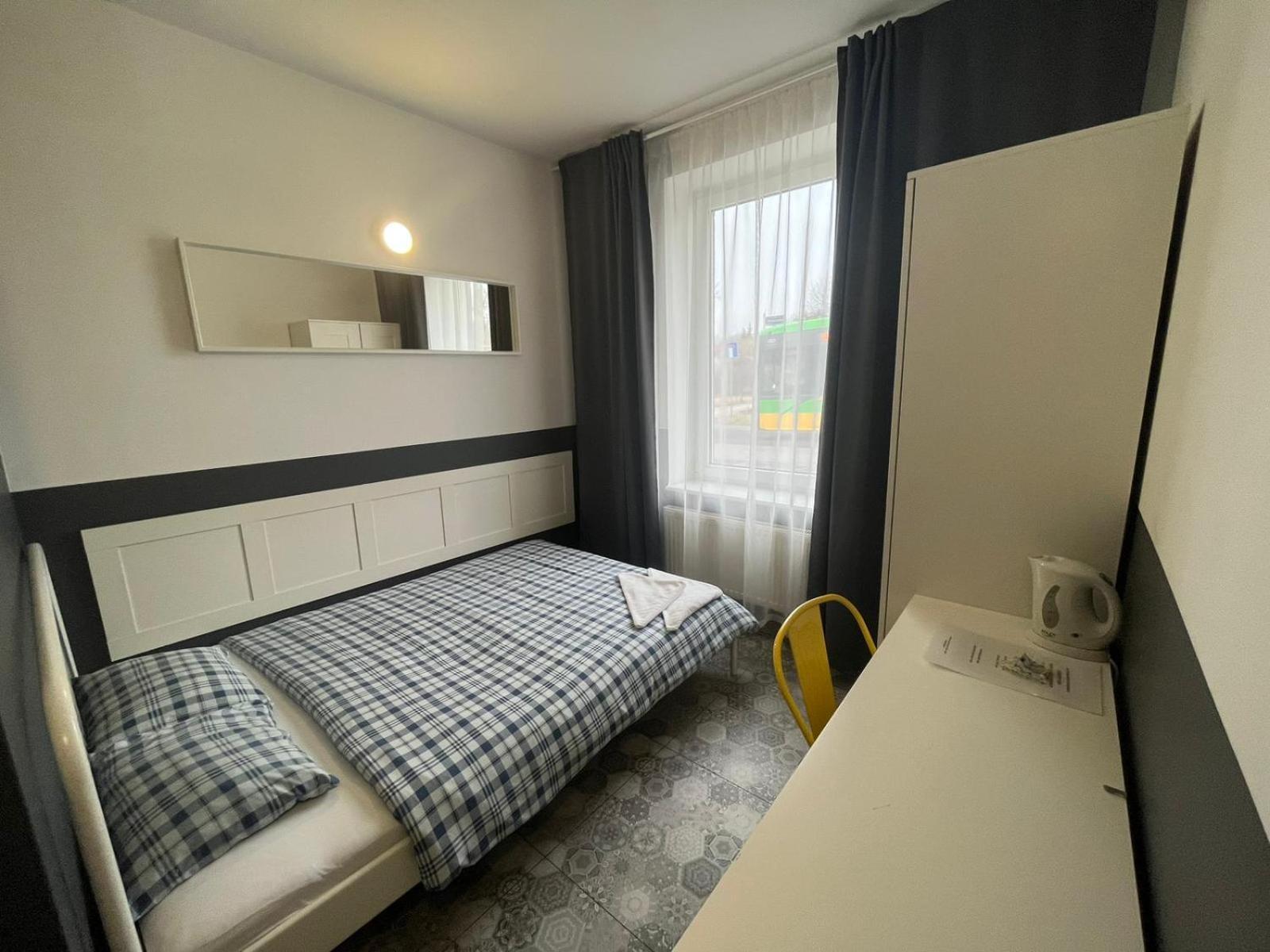 Grey Z Lazienka , Darmowy Parking, Zameldowanie Bezobslugowe Hostel *